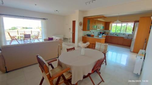 Lavreotiki Apartment | AEOLOS SeaSide Home