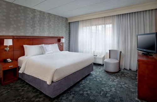 Foxboro Hotel | Affordability Meets Comfort! Near The Hall at Patriot Place, Pet-Friendly