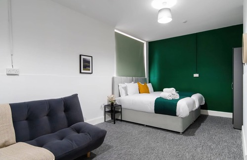 Southgate Apartment | Affordable 1 Bed Flat in London, N14 4C