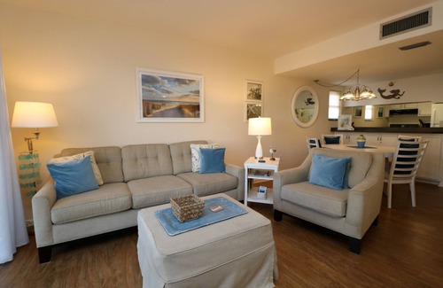 Butler Beach Condo | AFFORDABLE AND OCEAN VIEW! Ground floor 1 bedroom condo overlooking the pool