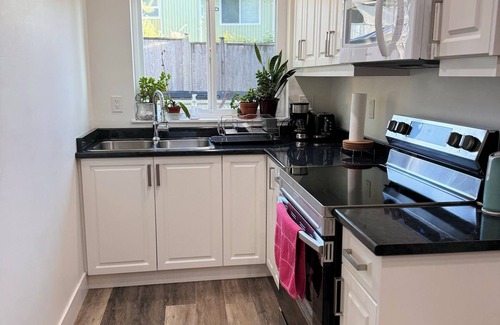 Willoughby House | Affordable & family friendly home-2 room/1 bath/full kitchen/family room