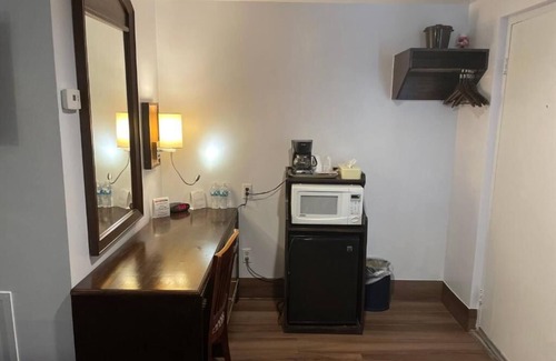 North Tonawanda Hotel | Affordable King Bed Stay w/Free Parking! Scottish Inns, Close to Buffalo Zoo