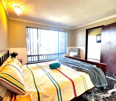 Booragoon House | Affordable Long-Term Stay ENS Master Bedroom in Perth Fremantle University Hospital