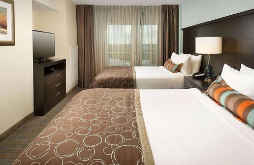 Las Colinas Resort | Affordable Stay Close to Texas Lottery Plaza! FREE Breakfast, Pets Allowed!