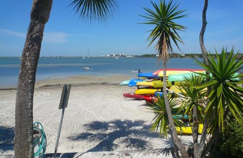 Bayview House | Affordable Two Bedroom Tropical Condo - Private Beach, Pools, Hot Tub