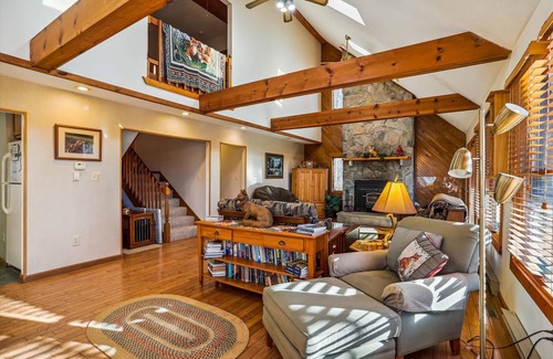 Davis House | Affordably priced and amazingly nice mountain cottage offers peace and quiet.