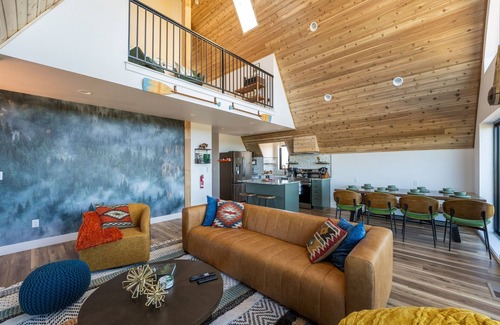 Chiloquin Cabin | Aframe|Mtn&Lakeviews|Hot Tub|Game Room|Stargazing