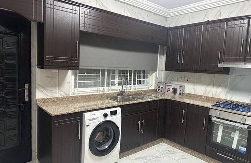 Freetown Apartment | After 5 Apartment 2, 3 spacious en-suite bedrooms