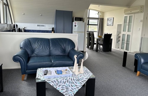 Hokio Beach House | After Dune Delight n3 Bedroom, 2 Bathroom, fully fenced Home