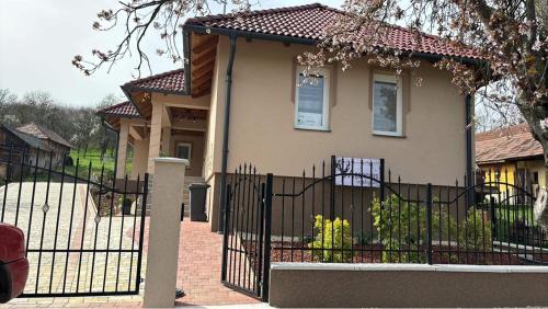 Irota Villa | Agancsos Vendèghàz