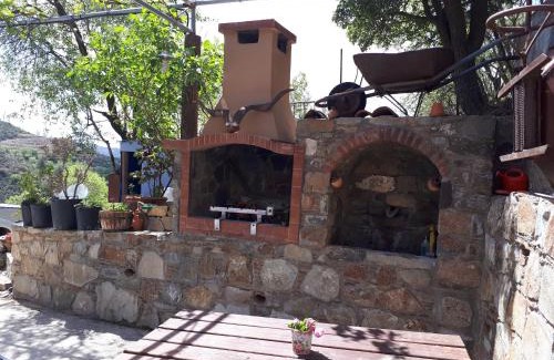 Politiko House | Agrompelo House
