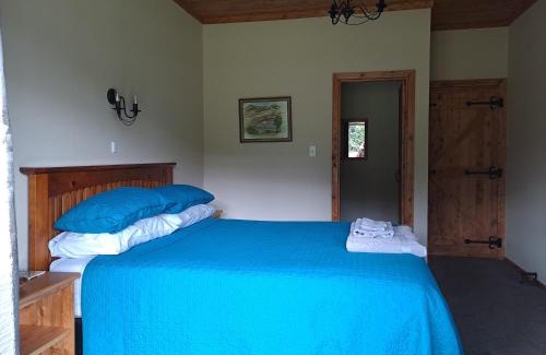 Totara Flat Cabin | Ahaura Lodge & Waterwheel Farm Stay