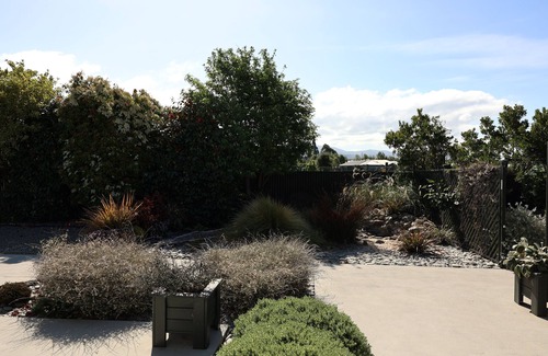 Waimate Apartment | AHAVA B&B Luxurious, private, wheelchair friendly apartment; breakfast included.