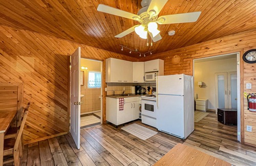 Magnetawan Cottage | Ahmic Lake Resort's 1-Bedroom Cottage (Blue Jay)