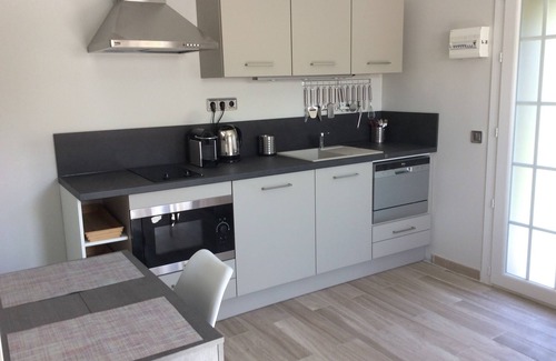 Villeneuve-les-Avignon Apartment | Air-conditioned studio with charming little garden in Villeneuve les Avignon