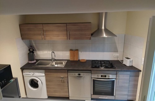 Lamalou-les-Bains Apartment | Air-conditioned house with private courtyard/terrace