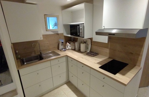 Roeze-sur-Sarthe House | Air-conditioned accommodation with heated swimming pool 20 minutes from Le Mans racetrack