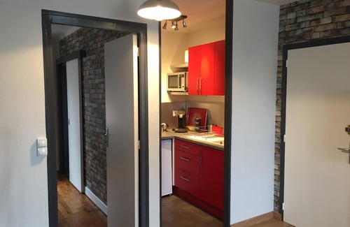 Chateauroux House | air conditioned cottage in the DRC 😃🚴🏽♂️🐕 Berry vacation rental