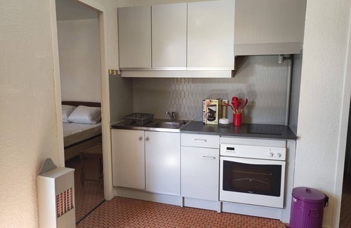 Argeles Plage Apartment | Air-conditioned apt for 4, near beach and shops