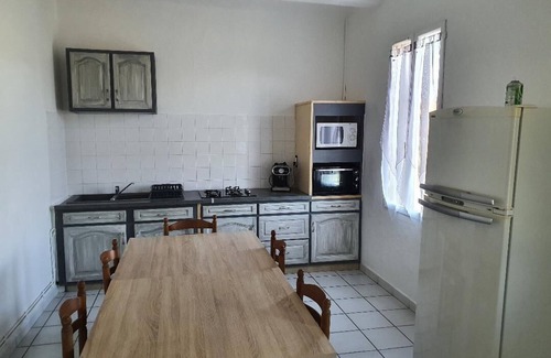 Saint-Ambroix House | Air-conditioned gîte at the gateway to the Cévennes