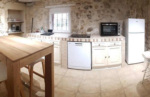 Boulbon House | Air-conditioned stone village house with large terrace