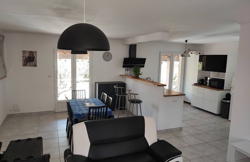 Saint-Bres House | Air-conditioned villa with pool at the gateway to the Cévennes