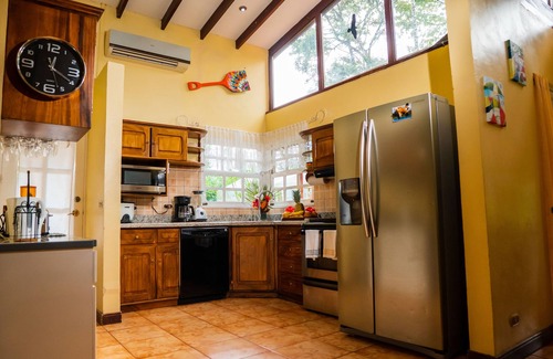 La Fortuna Villa | Air conditioning, free WiFi, pool, barbecue. 1 km from the center of La Fortuna.