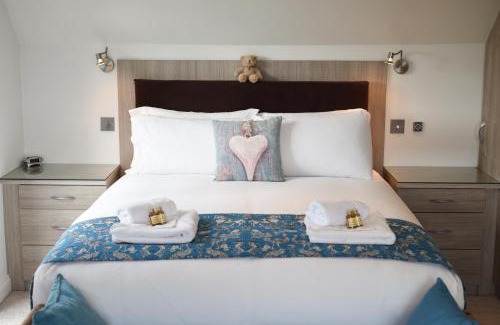 Clanfield House | Air Maison - Stunning House in Clanfield Family and Remote Workers Friendly