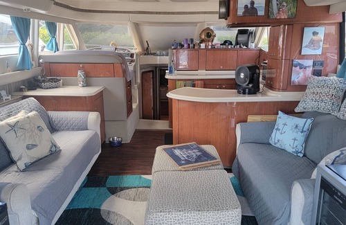 Red Hook Boat Rental | AirBNB on the water. Resort amenities available.