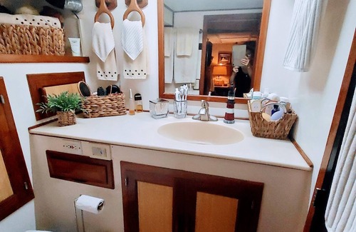 Belhaven Boat Rental | AirBnB Yacht retreat