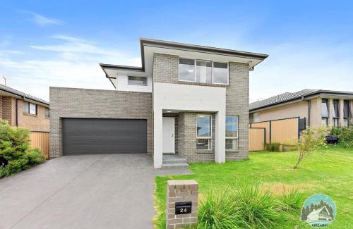 Edmondson Park House | Aircabin - Edmondson Park - 4 Beds Compy House