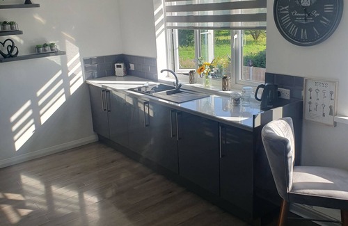 Sandtoft Apartment | Airfield Views, South Yorkshire Wildlife Park, book a pleasure flight trip