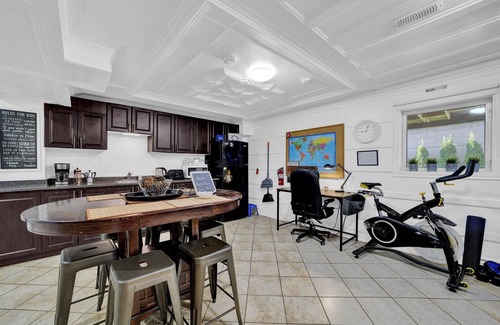 Brampton Apartment | Airport-2-bdrm apartment-3bed-3TV AC, fitness equip, WiFi