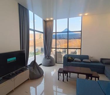 Al Jizah Ski Chalet | Airport house