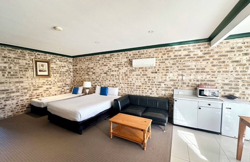 Heatherbrae Hotel | Airport Motel Sir Francis Drake