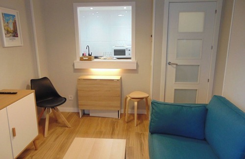 Rejas Apartment | Airport Plenilunio suites blue by beBalmy