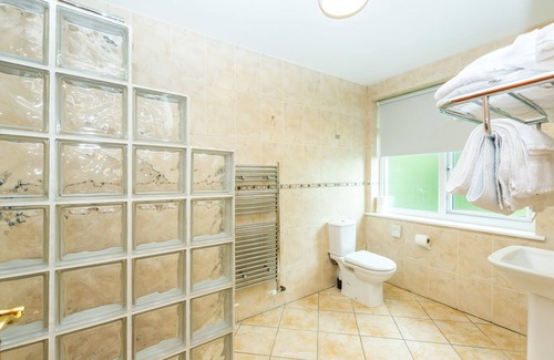 Lusk Hotel | Airport View Hotel & Secret Spa