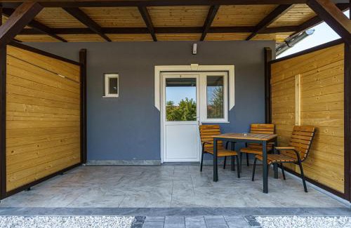 Vecses House | Airport Wanderer Inn - Vándor fogadó