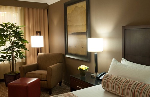Lake Balboa Hotel | Airtel Plaza Hotel