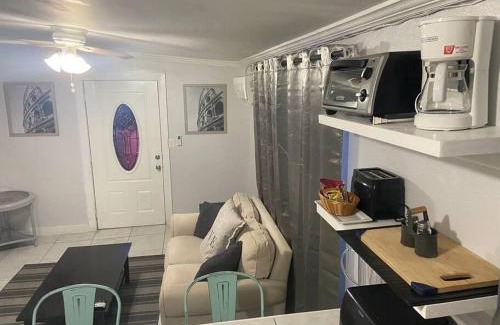 Nassau Apartment | Airy 1-bedroom apartment 3 minutes from Downtown