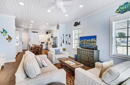 Cinnamon Shore Condo | Airy, 1st-Fl Condo w/Easy Access to All Cinnamon Shore Pools & Amenities!