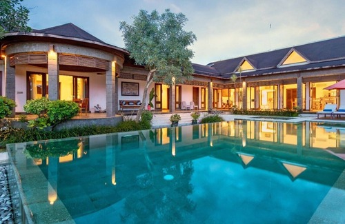 Kemenuh Villa | Airy 7BR Villa with Amazing Hot Tub & Pool, Bali Villa 2234