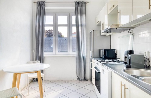 Hietzing Apartment | Airy Hietzing 4BR w/Community Garden & Private Terrace, by Blueground