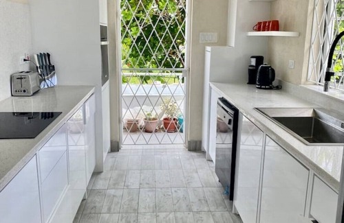 Halcyon Heights Apartment | Airy Modern Very Specious 2 Bed/2 Bath Apartment