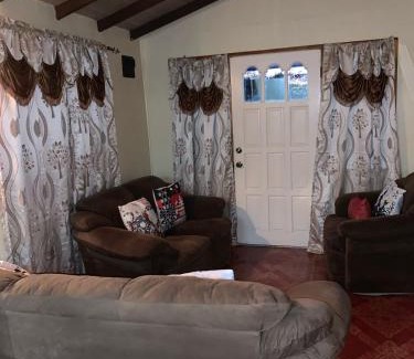 Potters Village House | AJs Cottage Escape