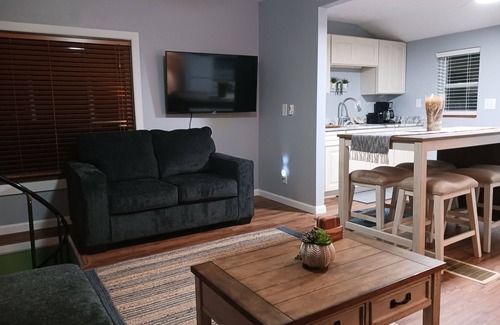 Portage Lakes House | Akron (Portage Lakes) Peaceful Lakefront Cottage with Kayaks
