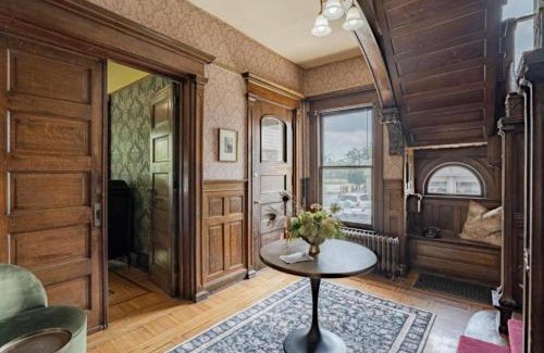 Highland Square House | Akrons Werner House Historic 4 Bedroom Luxury