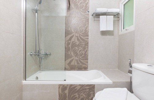 Seeb Hotel | Al Hail Waves Hotel Managed By Centara