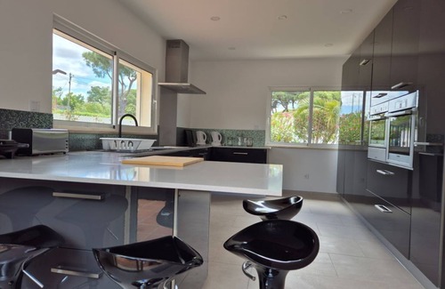 Vilamoura Villa | AL21329 sleeps 12/14. large 6 bed villa full air con close Vilamoura marina.