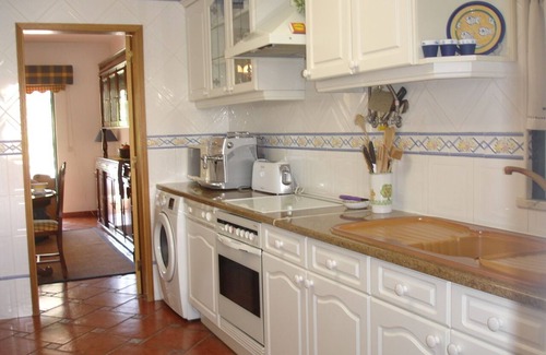 Retur House | AL41689 Lovely 5 Bed 3 Bath House With Pool Within Walking Distance of Beach.
